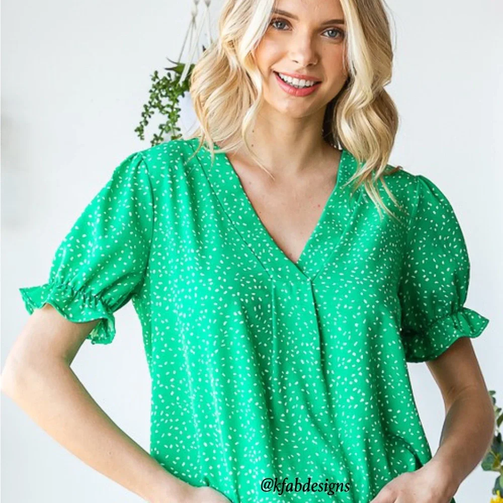 ❤️LAST 2! V Neck Ruffle Sleeves Relaxed Fit Kelly Green Printed Top! - Picture 6 of 6